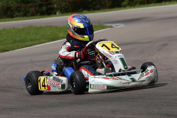 Картинг в Кемерове. ULTRA ПОДАРКИ. Купить картинг в Кемерове. Попробуйте участие в настоящей гонке и получите порцию незабываемых эмоций. Гонки на картах - это приятно и доступно. Сервис UltraPodarki.ru 8 800 505 95 30. Картинг Кемерово, картинг, гонки на картах Кемерово, гонки на картах, езда на карте Кемерово, езда на карте, купить картинг Кемерово, купить картинг, картинг цена Кемерово, картинг цена, картинг клуб Кемерово, картинг клуб, картинг центр, картинг центр Кемерово