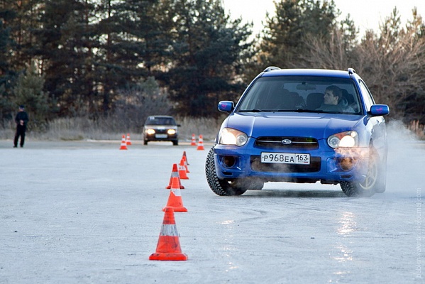 Контраварийное вождение в Кемерове. Ultra Подарки. Купить уроки контраварийного вождения в Кемерове. Научитесь водить машину в любых условиях! Сервис UltraPodarki.ru 8 800 505 95 30. Контраварийное вождение Кемерово, контраварийное вождение, экстремальное вождение Кемерово, экстремальное вождение, обучение вождению Кемерово, обучение вождению, вождение Кемерово, вождение,  курс вождения Кемерово, курс вождения, курсы экстремальное вождения Кемерово, курсы экстремального вождения, обучение в автошколе Кемерово, обучение в автошколе