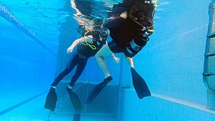 Дайвинг в Кемерове глубокое погружение с аквалангом. Ultra Подарки. Дайвинг. Купить дайвинг в Кемерове, обучение глубокому погружению, арендовать акваланг и подводное снаряжение. UltraPodarki.ru 8 800 505 95 30. дайвинг погружение Кемерово, подводное плавание Кемерово, дайвинг клуб Кемерово, подарочные сертификаты, глубокое погружение, погружение с аквалангом Кемерово, дайвинг центр Кемерово, купить дайвинг Кемерово