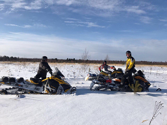 Катание на снегоходах в Кемерове в подарок. Сервис Ultra Подарки
. Подарочный сертификат на катание на снегоходах в Кемерове с друзьями. Закажите прокат снегоходов в подарок для мужчины по привлекательным ценам. Живописные маршруты для езды на снегоходах это отличная возможность активного отдыха. Сервис UltraPodarki.ru 8 800 505 95 30. катание на снегоходах, подарочный сертификат на катание на снегоходе, прокат снегоходов, прокат снегоходов Кемерово, катание на снегоходах Кемерово, езда на снегоходе