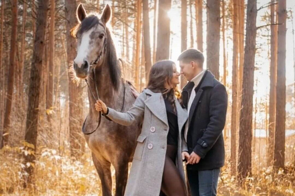 Конная прогулка для двоих в Кемерове. Подарочные сертификаты Ultra Подарки. Купить оригинальный подарок или подарочный сертификат на Конная прогулка для двоих в Кемерове. Сервис UltraPodarki.ru 8-800-505-9530. Катание на лошадях, Прогулка на лошади, Прогулка на лошадях для двоих, Конная прогулка для двоих, конный клуб, Конный клуб Ритм, конная прогулка, конная прогулка в Кемерове