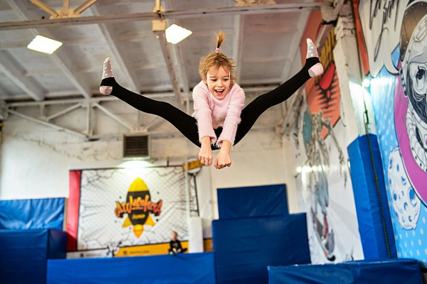  Батутный центр в Кемерове. Сервис Ultra Подарки. Купить подарочный сертификат в батутный центр, попробуйте прыжки на батуте в Кемерове. Сервис UltraPodarki.ru 8 (800) 555 95-30.. Батутный центр , батутный центр, батутный центр цены, батутный центр в Кемерове,  батутный парк, батут прыгать, прыжки +на батуте, батут Кемерово, батут спорт