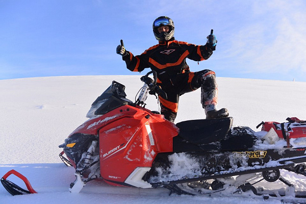 Катание на снегоходах в Кемерове в подарок. Сервис Ultra Подарки
. Подарочный сертификат на катание на снегоходах в Кемерове с друзьями. Закажите прокат снегоходов в подарок для мужчины по привлекательным ценам. Живописные маршруты для езды на снегоходах это отличная возможность активного отдыха. Сервис UltraPodarki.ru 8 800 505 95 30. катание на снегоходах, подарочный сертификат на катание на снегоходе, прокат снегоходов, прокат снегоходов Кемерово, катание на снегоходах Кемерово, езда на снегоходе