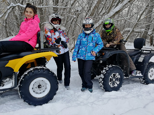Прокат квадроциклов летом в Кемерове. Сервис Ultra Подарки. Подарочный сертификат на прокат квадроциклов летом и зимой в Кемерове. Закажите катание на квадроциклах недорого и наслаждайтесь активным отдыхом с друзьями. Выбирайте живописные маршруты для езды на квадроциклах. Сервис UltraPodarki.ru 8800-505-9530. Катание на квадроциклах, Прокат квадроциклов, езда на квадроцикле, прокат квадроциклов Кемерово, катание на квадроциклах Кемерово, Катание на квадроциклах зимой, Катание на квадроциклах летом, Сертификат на катание на квадроциклах 

