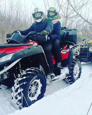 Катание на квадроциклах в Кемерове. Сервис Ultra Подарки. Подарочный сертификат на катание на квадроциклах в Кемерове. Закажите катание на квадроциклах недорого и наслаждайтесь активным отдыхом с друзьями. Выбирайте живописные маршруты для езды на квадроциклах. Сервис UltraPodarki.ru 8800-505-9530. Катание на квадроциклах, Прокат квадроциклов, езда на квадроцикле, прокат квадроциклов Кемерово, катание на квадроциклах Кемерово, Катание на квадроциклах зимой, Катание на квадроциклах летом, Сертификат на катание на квадроциклах 

