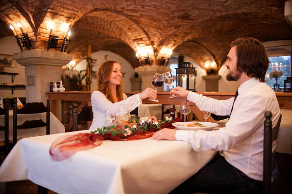 Романтическое свидание в ресторане в Кемерове. Ultra Подарки. Купить романтическое свидание в ресторане в Кемерове. Подарите самым близким незабываемые моменты и признайтесь в искренних чувствах. Сервис UltraPodarki.ru 8-800-505-95-30. Романтическое свидание в ресторане в Кемерове, свидание в Кемерове, свидание в ресторане, сертификат на свидание в ресторане, сертификат на свидание в Кемерове, купить свидание, купить свидание Кемерово, первое свидание, девушка свидание, хороший ресторан, романтический ресторан, романтический вечер, романтический ужин, романтические любимому, романтическая музыка