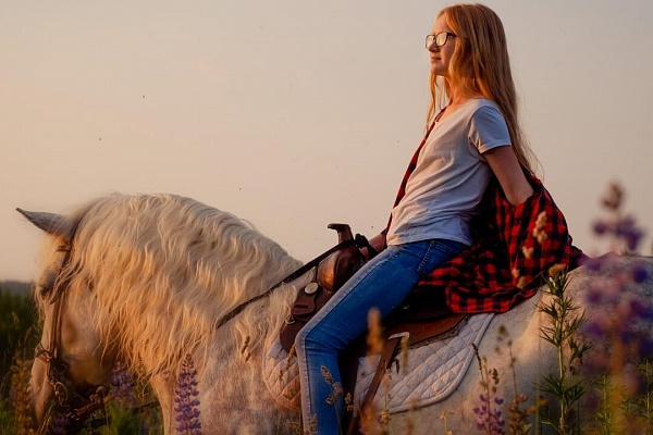 Верховая езда на лошадях в Кемерове. Подарочные сертификаты Ultra Подарки. Купить оригинальный подарок или подарочный сертификат на Верховая езда на лошадях в Кемерове. Сервис UltraPodarki.ru 8-800-505-9530. Катание на лошадях, Прогулка на лошади, Прогулка на лошадях для двоих, Верховая езда на лошадях, конный клуб, Конный клуб Ритм, конная прогулка, конная прогулка в Кемерове