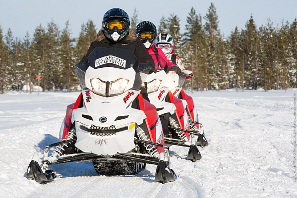 Катание на снегоходах в Кемерове в подарок. Сервис Ultra Подарки
. Подарочный сертификат на катание на снегоходах в Кемерове с друзьями. Закажите прокат снегоходов в подарок для мужчины по привлекательным ценам. Живописные маршруты для езды на снегоходах это отличная возможность активного отдыха. Сервис UltraPodarki.ru 8 800 505 95 30. катание на снегоходах, подарочный сертификат на катание на снегоходе, прокат снегоходов, прокат снегоходов Кемерово, катание на снегоходах Кемерово, езда на снегоходе