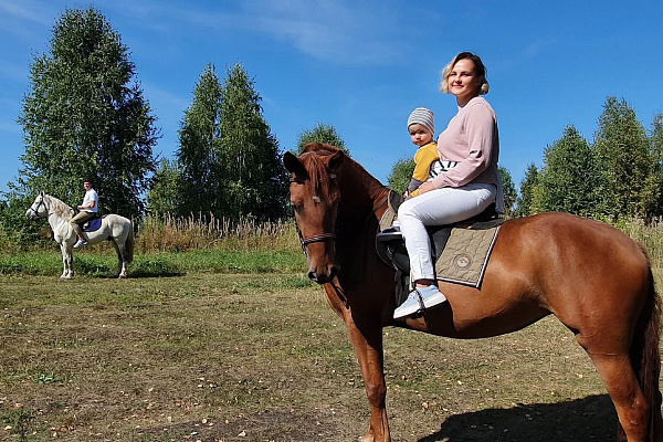 Верховая езда на лошадях в Кемерове. Подарочные сертификаты Ultra Подарки. Купить оригинальный подарок или подарочный сертификат на Верховая езда на лошадях в Кемерове. Сервис UltraPodarki.ru 8-800-505-9530. Катание на лошадях, Прогулка на лошади, Прогулка на лошадях для двоих, Верховая езда на лошадях, конный клуб, Конный клуб Ритм, конная прогулка, конная прогулка в Кемерове