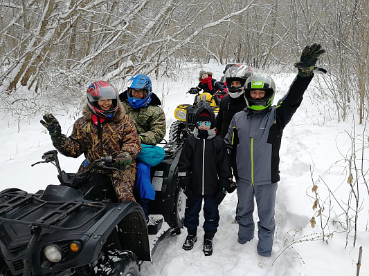 Прокат квадроциклов летом в Кемерове. Сервис Ultra Подарки. Подарочный сертификат на прокат квадроциклов летом и зимой в Кемерове. Закажите катание на квадроциклах недорого и наслаждайтесь активным отдыхом с друзьями. Выбирайте живописные маршруты для езды на квадроциклах. Сервис UltraPodarki.ru 8800-505-9530. Катание на квадроциклах, Прокат квадроциклов, езда на квадроцикле, прокат квадроциклов Кемерово, катание на квадроциклах Кемерово, Катание на квадроциклах зимой, Катание на квадроциклах летом, Сертификат на катание на квадроциклах 

