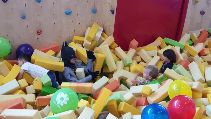  Батутный центр в Кемерове. Сервис Ultra Подарки. Купить подарочный сертификат в батутный центр, попробуйте прыжки на батуте в Кемерове. Сервис UltraPodarki.ru 8 (800) 555 95-30.. Батутный центр , батутный центр, батутный центр цены, батутный центр в Кемерове,  батутный парк, батут прыгать, прыжки +на батуте, батут Кемерово, батут спорт