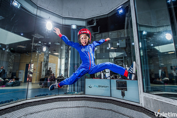 Полёт в аэротрубе  в Кемерове. Ultra Подарки. Полёт в аэротрубе  в Кемерове. Попробуйте полёт в аэротрубе . Сервис: UltraPodarki.ru 8 800 505 95 30. Полёт в аэротрубе , аэротруба Кемерово, полёт Кемерово