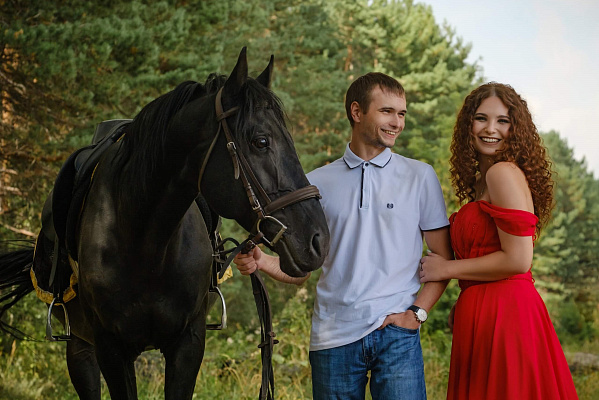 Конная прогулка для двоих в Кемерове. Подарочные сертификаты Ultra Подарки. Купить оригинальный подарок или подарочный сертификат на Конная прогулка для двоих в Кемерове. Сервис UltraPodarki.ru 8-800-505-9530. Катание на лошадях, Прогулка на лошади, Прогулка на лошадях для двоих, Конная прогулка для двоих, конный клуб, Конный клуб Ритм, конная прогулка, конная прогулка в Кемерове