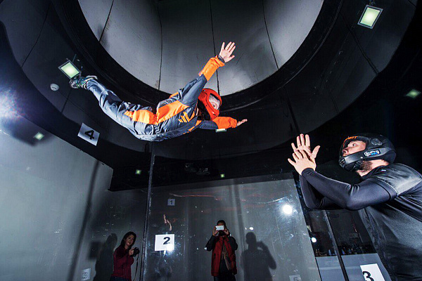 Полёт в аэротрубе  в Кемерове. Ultra Подарки. Полёт в аэротрубе  в Кемерове. Попробуйте полёт в аэротрубе . Сервис: UltraPodarki.ru 8 800 505 95 30. Полёт в аэротрубе , аэротруба Кемерово, полёт Кемерово